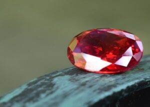 Les pierres précieuses du rose au rouge profond
